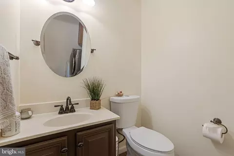 Bath - 395 Crosswinds Dr, Lititz, PA 17543 photo 1 of 2