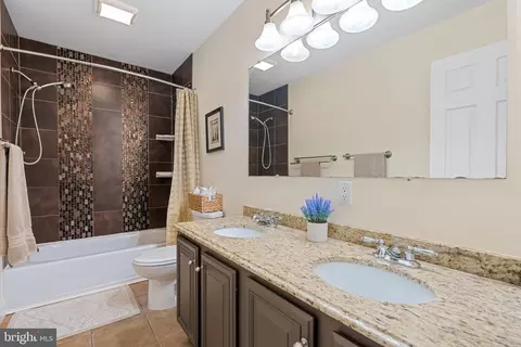 Bath - 395 Crosswinds Dr, Lititz, PA 17543 photo 2 of 2