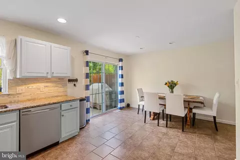 Kitchen - 395 Crosswinds Dr, Lititz, PA 17543 photo 3 of 4