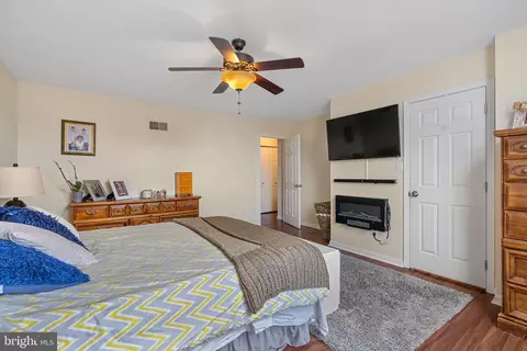 Bedroom - 395 Crosswinds Dr, Lititz, PA 17543 photo 2 of 6