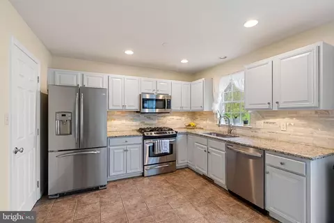 Kitchen - 395 Crosswinds Dr, Lititz, PA 17543 photo 4 of 4