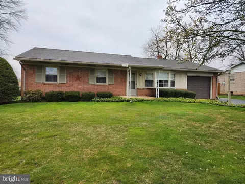 9 Casey Dr, Willow Street, PA 17584