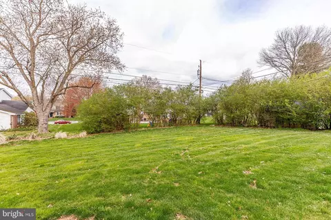 Exterior - 121 Oxford Dr, Lititz, PA 17543 photo 4 of 7