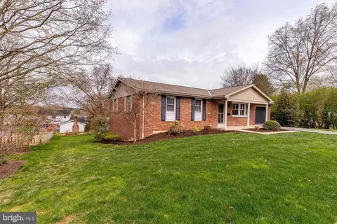 Exterior - 121 Oxford Dr, Lititz, PA 17543 photo 3 of 7