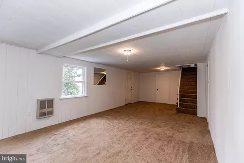 Living - 121 Oxford Dr, Lititz, PA 17543 photo 1 of 3