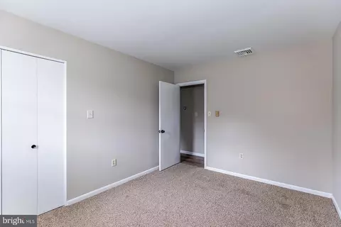 Bedroom - 121 Oxford Dr, Lititz, PA 17543 photo 2 of 5