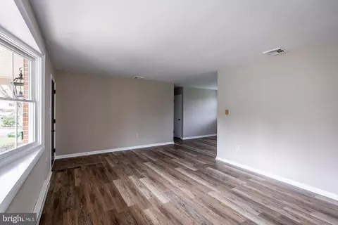 Living - 121 Oxford Dr, Lititz, PA 17543 photo 3 of 3
