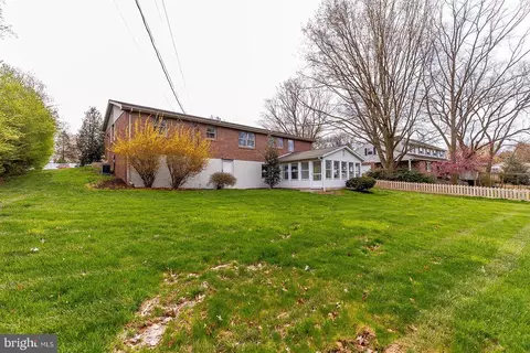 Exterior - 121 Oxford Dr, Lititz, PA 17543 photo 6 of 7