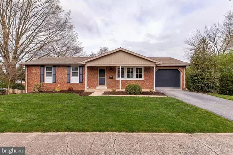 121 Oxford Dr, Lititz, PA 17543