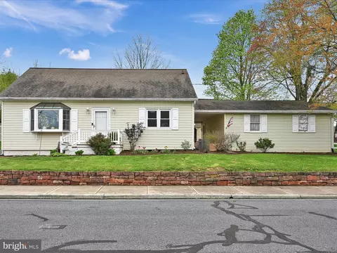 21 Landis Rd, Ephrata, PA 17522