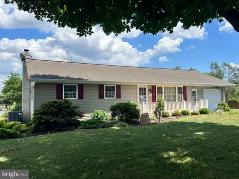 1989 Sheaffer Rd, Elizabethtown, PA 17022