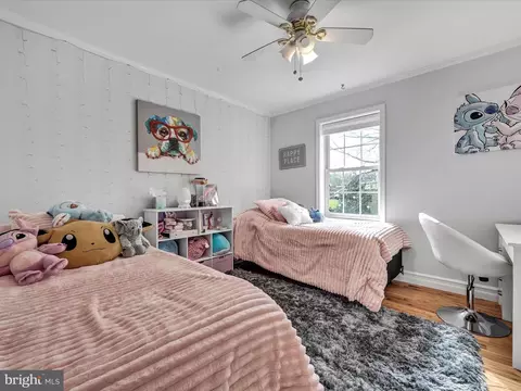 Bedroom - 20 E Grant St, Lititz, PA 17543 photo 5 of 8