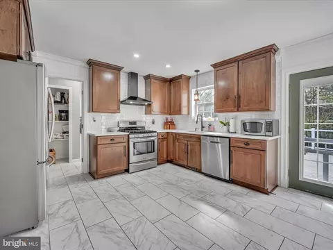 Kitchen - 20 E Grant St, Lititz, PA 17543 photo 2 of 5