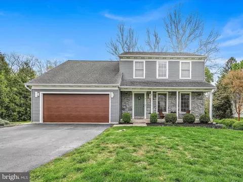 Exterior - 20 E Grant St, Lititz, PA 17543 photo 3 of 8