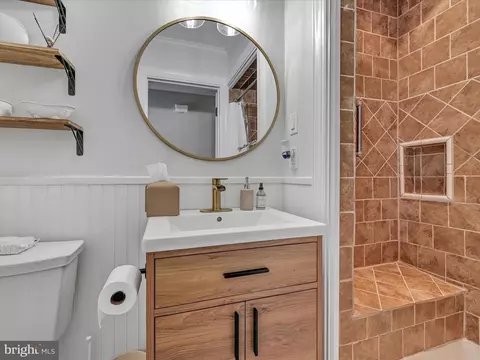 Bath - 20 E Grant St, Lititz, PA 17543 photo 1 of 3