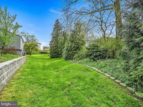 Exterior - 20 E Grant St, Lititz, PA 17543 photo 8 of 8
