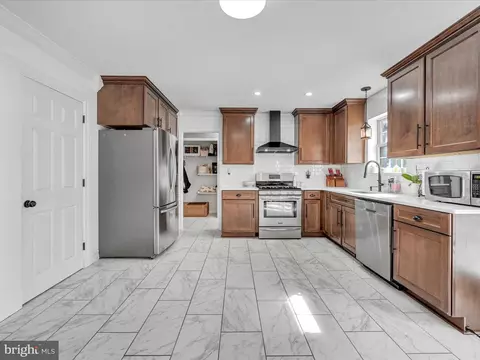 Kitchen - 20 E Grant St, Lititz, PA 17543 photo 4 of 5