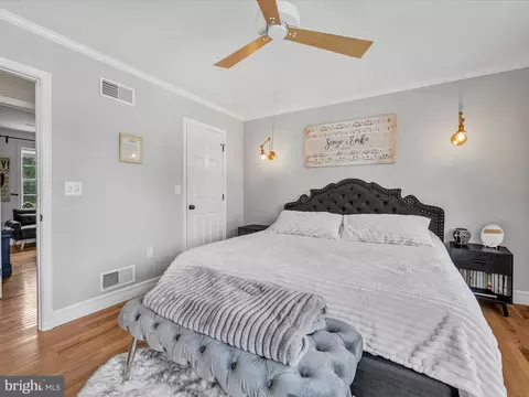 Bedroom - 20 E Grant St, Lititz, PA 17543 photo 3 of 8
