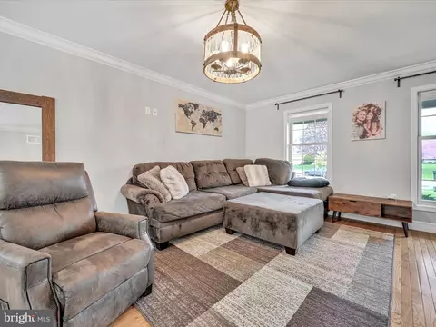 Living - 20 E Grant St, Lititz, PA 17543 photo 2 of 4
