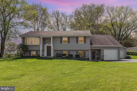 202 Watercress Ln, Elizabethtown, PA 17022