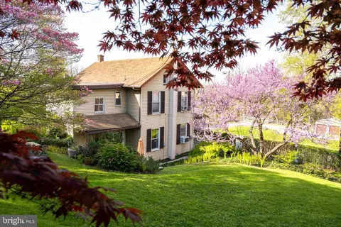 5348 Strasburg Rd, Kinzers, PA 17535
