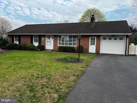 310 Fairview Dr, Lititz, PA 17543 photo 1