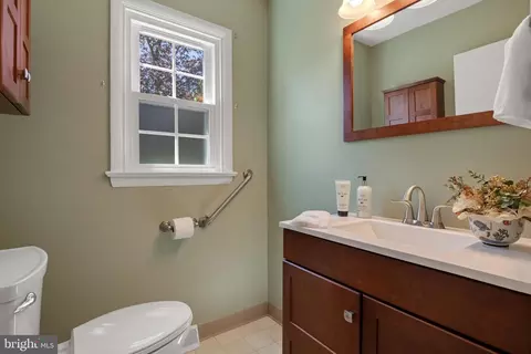 Bath - 2034 Robindale Ave, Lancaster, PA 17601 photo 1 of 3