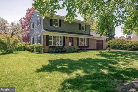 Exterior - 2034 Robindale Ave, Lancaster, PA 17601 photo 3 of 15