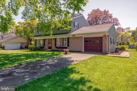 Exterior - 2034 Robindale Ave, Lancaster, PA 17601 photo 2 of 15