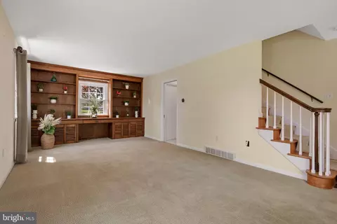 Living - 2034 Robindale Ave, Lancaster, PA 17601 photo 2 of 2