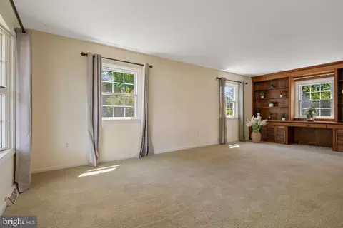 Living - 2034 Robindale Ave, Lancaster, PA 17601 photo 1 of 2