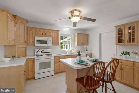 Kitchen - 2034 Robindale Ave, Lancaster, PA 17601 photo 1 of 6