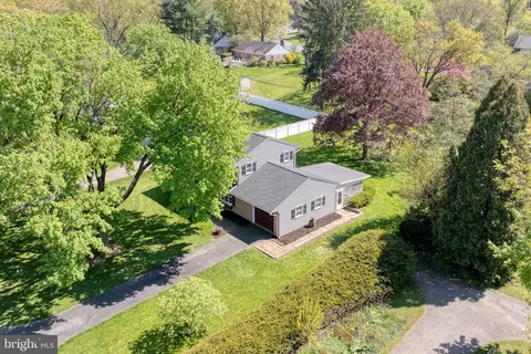 Exterior - 2034 Robindale Ave, Lancaster, PA 17601 photo 11 of 15