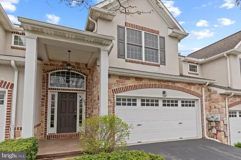 105 Village Dr, Lititz, PA 17543