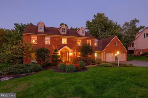 327 Carter Moir Dr, Lancaster, PA 17601