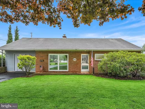 400 Lynn Ave, Landisville, PA 17538