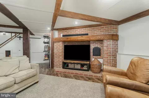 Living - 310 Millway Rd, Lititz, PA 17543 photo 4 of 6