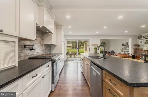Kitchen - 310 Millway Rd, Lititz, PA 17543 photo 3 of 6
