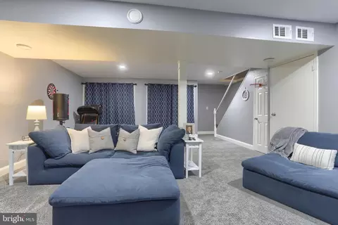 Bedroom - 6 Edgewood Dr, Lititz, PA 17543 photo 9 of 9