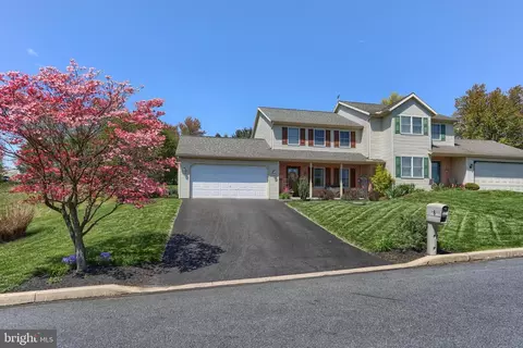 Exterior - 6 Edgewood Dr, Lititz, PA 17543 photo 2 of 11