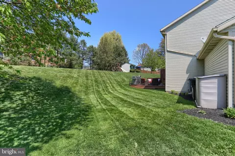 Exterior - 6 Edgewood Dr, Lititz, PA 17543 photo 8 of 11