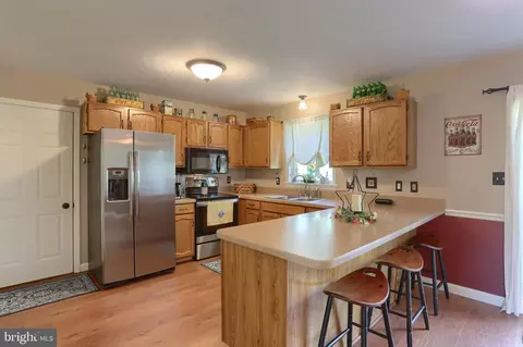 Kitchen - 6 Edgewood Dr, Lititz, PA 17543 photo 2 of 5