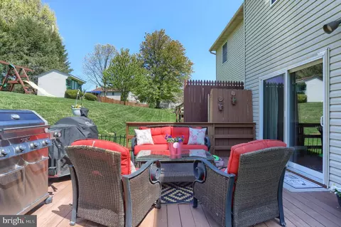 Exterior - 6 Edgewood Dr, Lititz, PA 17543 photo 6 of 11