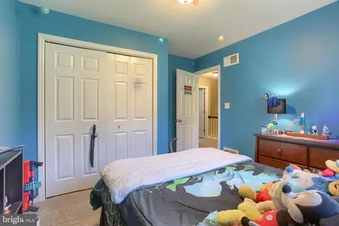 Bedroom - 6 Edgewood Dr, Lititz, PA 17543 photo 6 of 9