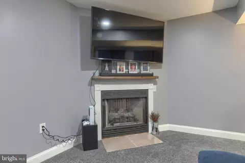 Living - 6 Edgewood Dr, Lititz, PA 17543 photo 5 of 5