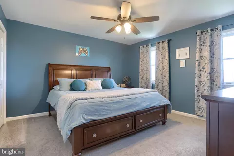 Bedroom - 6 Edgewood Dr, Lititz, PA 17543 photo 2 of 9