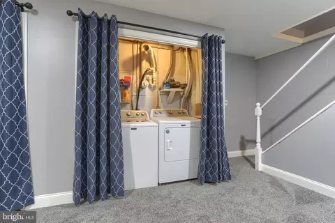 Bedroom - 6 Edgewood Dr, Lititz, PA 17543 photo 8 of 9