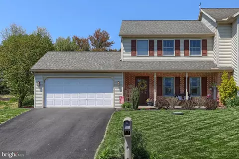 6 Edgewood Dr, Lititz, PA 17543