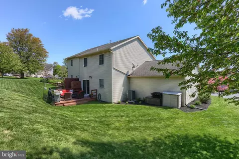 Exterior - 6 Edgewood Dr, Lititz, PA 17543 photo 9 of 11