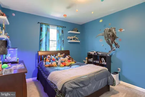 Bedroom - 6 Edgewood Dr, Lititz, PA 17543 photo 5 of 9